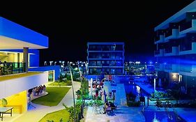 Flat em Muro Alto Porto de Galinhas com Piscina